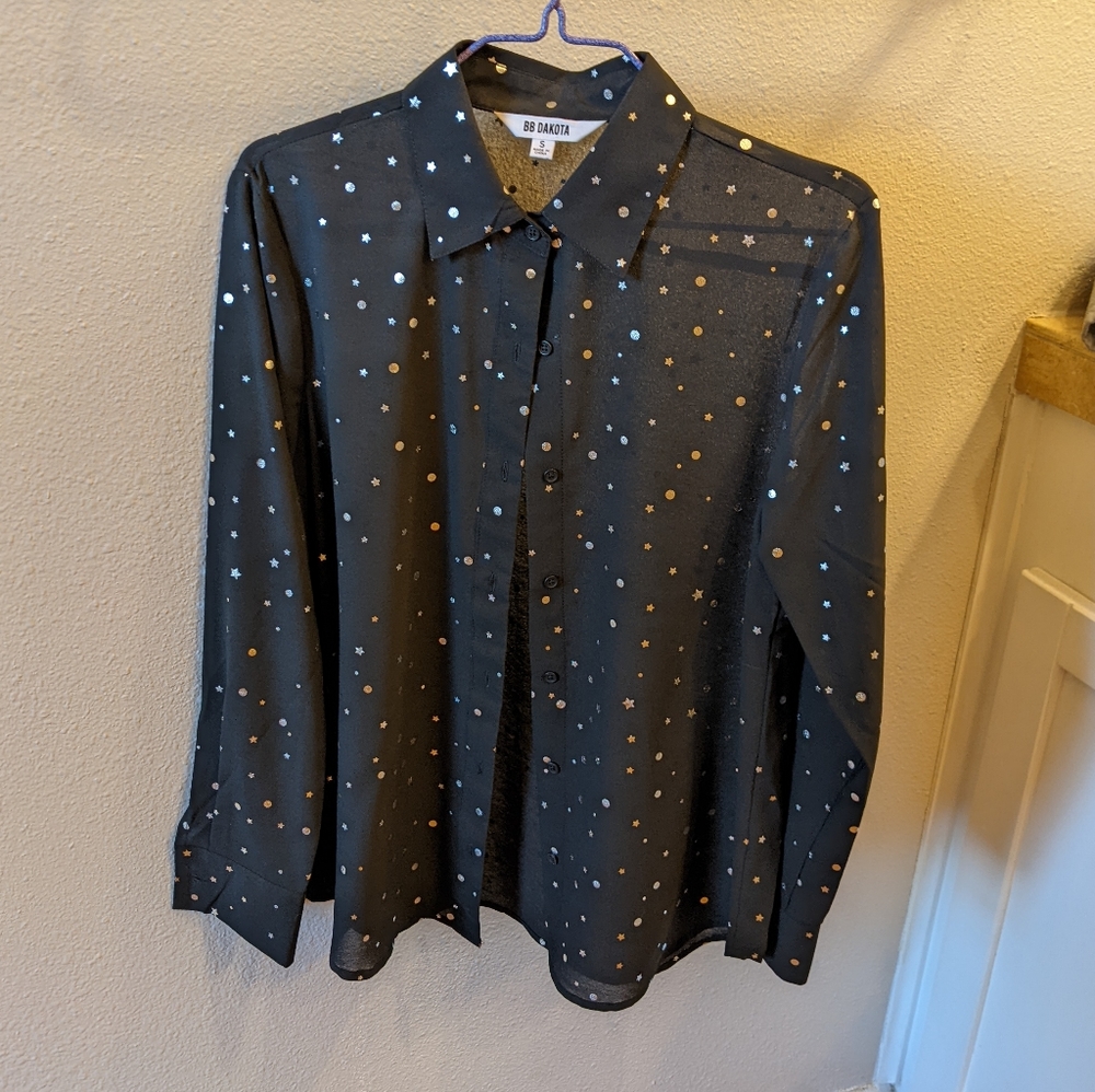 BB Dakota Semi Shear Black Top With Silver Stars
